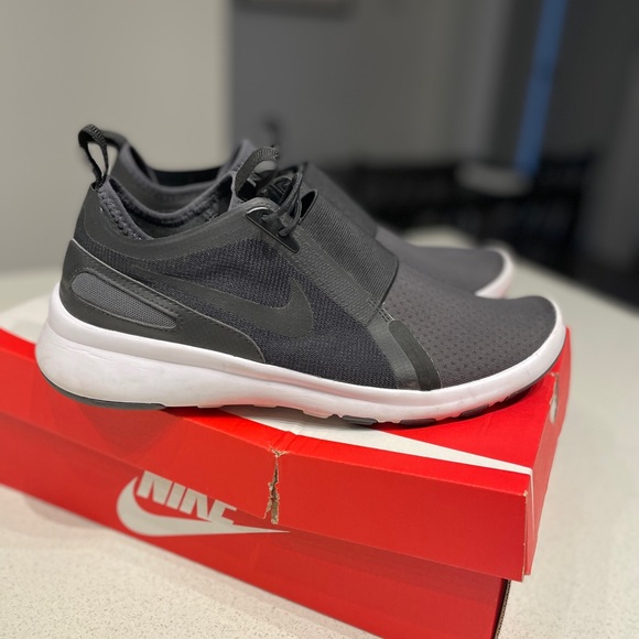 Nike Current Slip-Ons - Picture 2 of 4